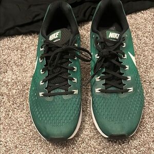 Nike Green and Black Athletic Shoes with Breathable Mesh Zoom Pegasus 34